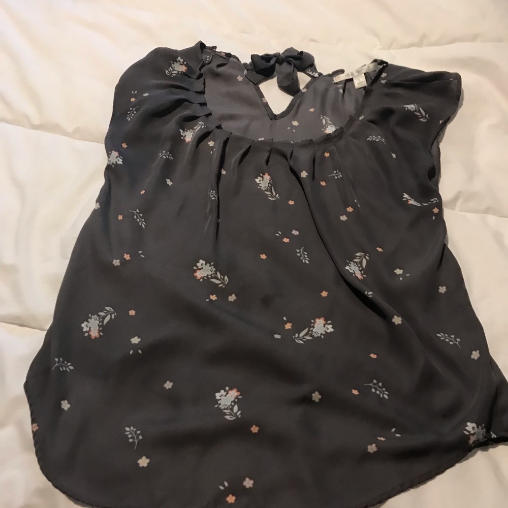 Gray flower blouse smart water stain